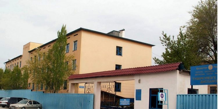 ТҮРКІСТАН ОБЛЫСЫНЫҢ ДӘРІГЕРЛЕРІ COVID-19 ИНФЕКЦИЯСЫН ЖҰҚТЫРҒАН НӘРЕСТЕНІ ЕМДЕП ШЫҒАРДЫ