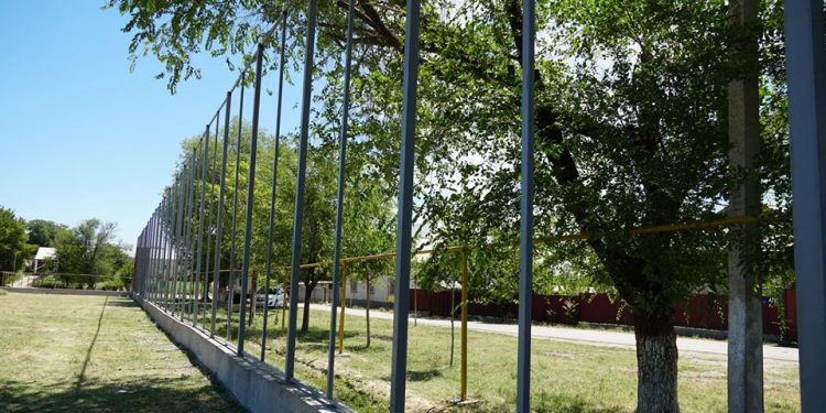 Келес ауданында стадион жөндеуден өтуде