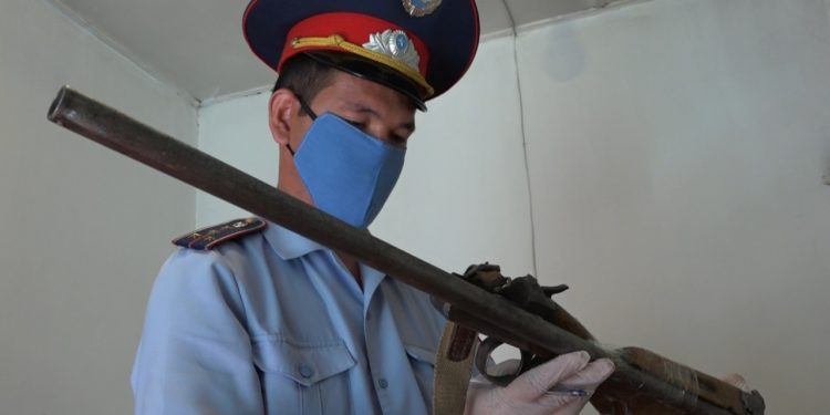 ТҮРКІСТАН ОБЛЫСЫНЫҢ ПОЛИЦЕЙЛЕРІ 27 ҚАРУ ТӘРКІЛЕДІ