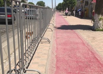 ЖОЛ ҚОЗҒАЛЫСЫН РЕТТЕУ ҮШІН ТЕМІР ҚОРШАУЛАР ҚОЙЫЛДЫ