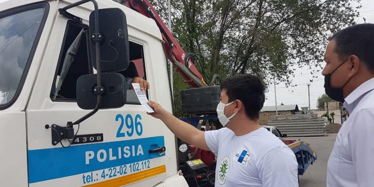 ТҮРКІСТАНДА ХҚО ҚЫЗМЕТКЕРЛЕРІ МЕН ЕРІКТІЛЕР САУДА ҮЙЛЕРІНДЕ «ҚАЛТАДАҒЫ ХҚО» АКЦИЯСЫН ӨТКІЗУ