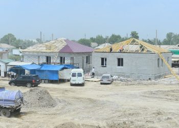 МАҚТААРАЛДА ЖАҢА ҮЙЛЕРДІҢ ШАТЫРЫ ЖАБЫЛЫП ЖАТЫР