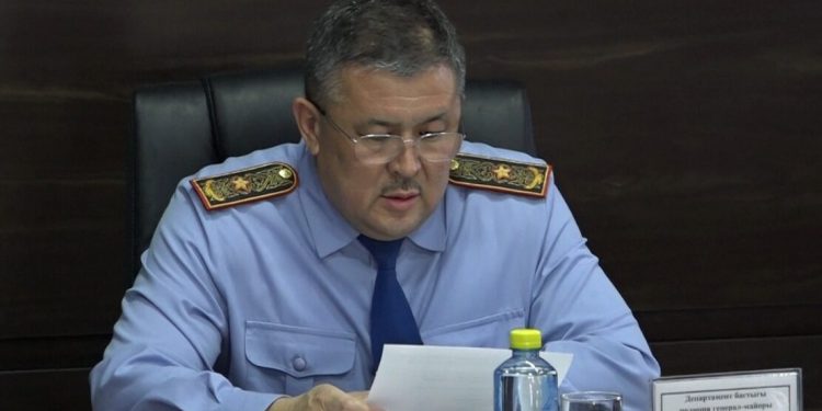 ТҮРКІСТАН ОБЛЫСЫНЫҢ БАС ПОЛИЦЕЙІ ЖЕКЕ ҚҰРАМҒА ЗАҢДЫ ТҮСІНДІРДІ