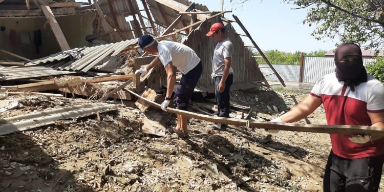 МАҚТААРАЛ АУДАНЫНДА СУ БАСҚАН АУЫЛДАРДЫ КҮЛ ҚОҚЫСТАН ТАЗАРТУ ЖҰМЫСТАРЫ ЖАЛҒАСУДА