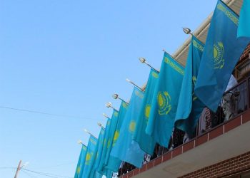 ТҮРКІСТАН: МЕМЛЕКЕТТІК РӘМІЗДЕР КҮНІ ҚАРСАҢЫНДА «МЕНІҢ ТУЫМ» АКЦИЯСЫ ӨТТІ