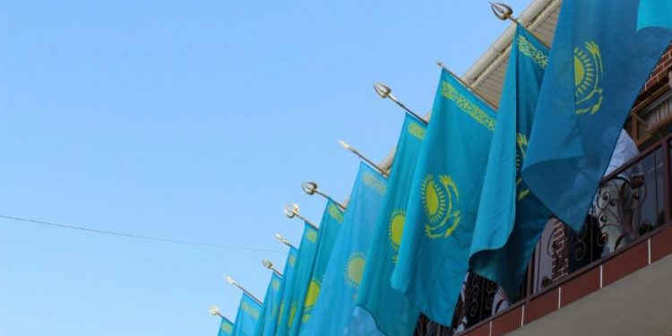 ТҮРКІСТАН: МЕМЛЕКЕТТІК РӘМІЗДЕР КҮНІ ҚАРСАҢЫНДА «МЕНІҢ ТУЫМ» АКЦИЯСЫ ӨТТІ