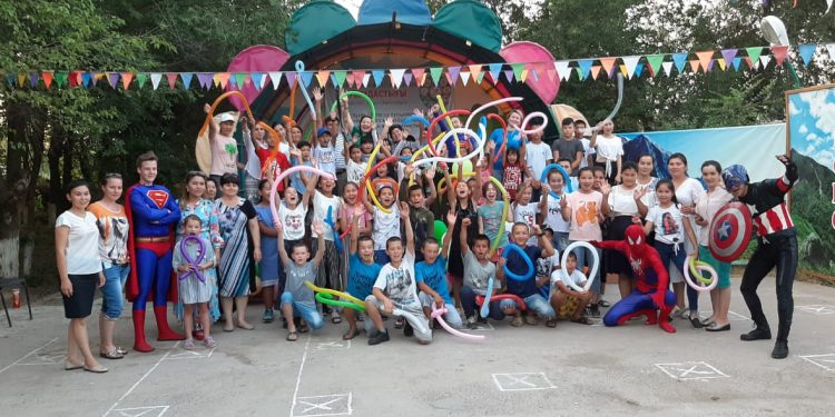 ТҮРКІСТАН: «БОЛАШАҚ» ПРЕЗИДЕНТТІК СТЕПЕНДИЯ ТҮЛЕКТЕРІ МАҚТААРАЛДАҒЫ БАЛАЛАРҒА СМАРТФОН ТАРТУ ЕТТІ