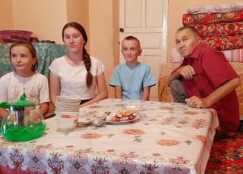 ТҮРКІСТАН: КЕЛЕС АУДАНЫНДА АУЫЛ ТҰРҒЫНДАРЫ ЖАЛҒЫЗБАСТЫ ӘКЕГЕ БАСПАНА СЫЙЛАДЫ