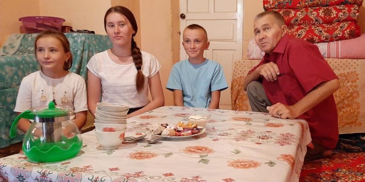 ТҮРКІСТАН: КЕЛЕС АУДАНЫНДА АУЫЛ ТҰРҒЫНДАРЫ ЖАЛҒЫЗБАСТЫ ӘКЕГЕ БАСПАНА СЫЙЛАДЫ