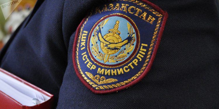 Түркістан облысында бұзақылар атқан тастан полицей жарақат алды