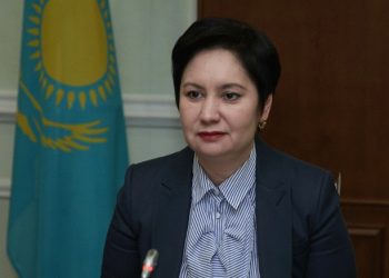 «Гүлшара Әбдіхалықова, сіз ханның қызысыз ба?» Қызылорда облысының әкіміне жергілікті тұрғын неге ашуланды? (видео)