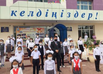 Шымкенттегі Абай Құнанбаев мектебі жаңа оқу жылын Ұлы ақынның өлеңдерін оқудан бастады