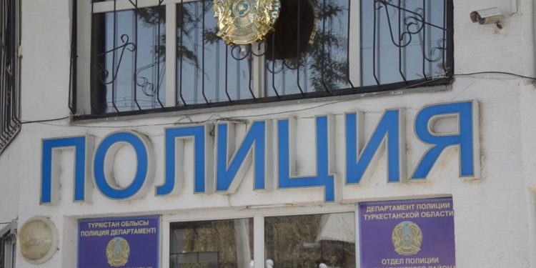 Түркістан облысы полицейлері жол-апатын жасап, оқиға орнынан қашып кеткен жүргізушіні ұстады