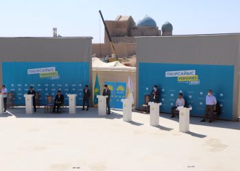 Түркістанда ашық аспан астында праймериздің пікірсайысы басталды