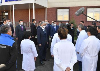 Тоқаев дәрігерлерге коронавирустың екінші толқынына дайын болу керегін айтты