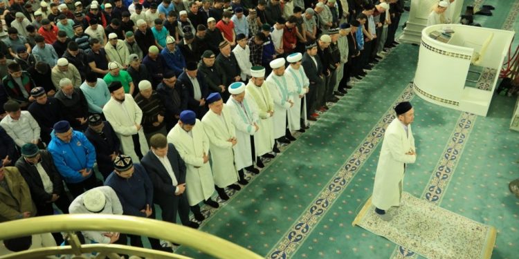 Қазақстанда жамағатпен намаз оқуға рұқсат етілді