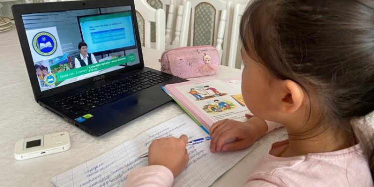 Ерекше білім беруді қажет ететін 500-ден астам бала қашықтықтан білім алуда