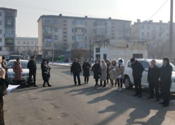 Шымкент : «Есіктен есікке» акциясы аясында тұрғындар мәселесі тыңдалды
