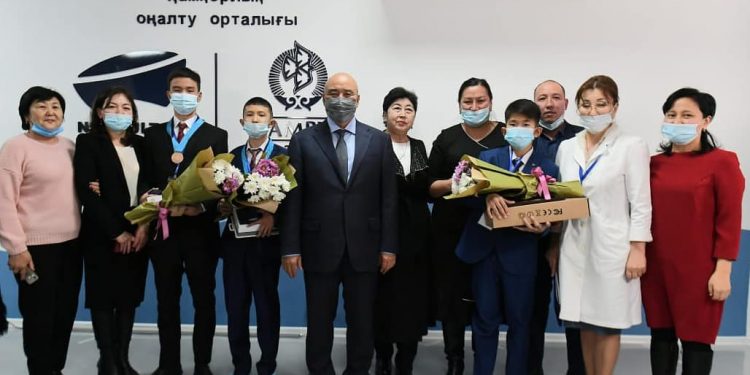 Елбасы қоры түркістандық балаларға орталық тарту етті