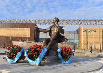 Түркістанда Шәмші Қалдаяқовтың ескерткіші ашылды