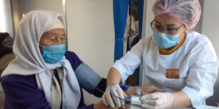 Кентауда жылжымалы емхана көмегімен 1000-ға жуық тұрғын медициналық тексеруден өтті