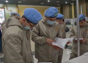 Шымкент : Жас сарбаздар «Kitap fest» кітап көрмесін тамашалады