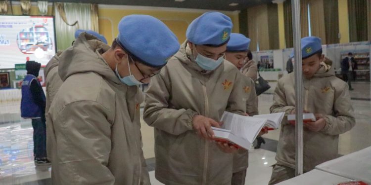 Шымкент : Жас сарбаздар «Kitap fest» кітап көрмесін тамашалады