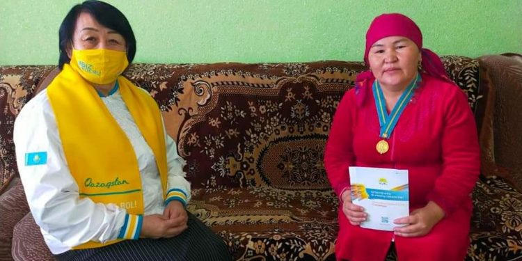 Созақ ауданында көпбалалы ана «Nur Otan» партиясына сәттілік тіледі