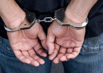 Шымкентте дүкенді тонап кетті