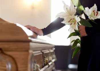 Жерленгеніне 20 күн болған ер адам тірі болып шықты