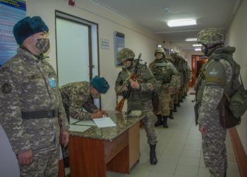 Шымкент гарнизонының әскери бөлімдерінде взводтардың жауынгерлік үйлесімділігі өтуде