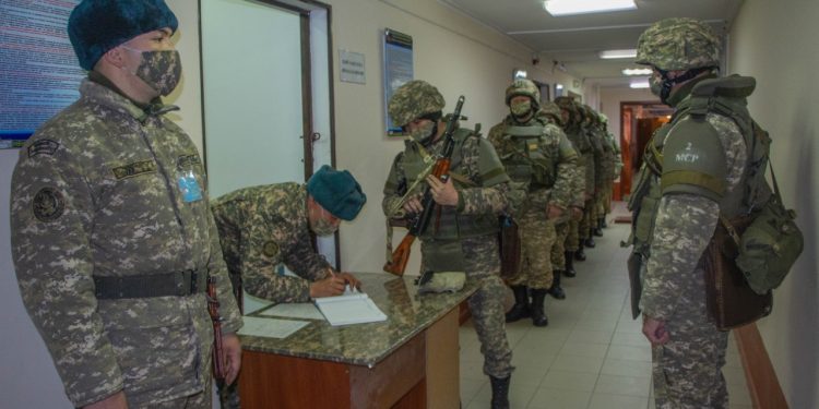 Шымкент гарнизонының әскери бөлімдерінде взводтардың жауынгерлік үйлесімділігі өтуде