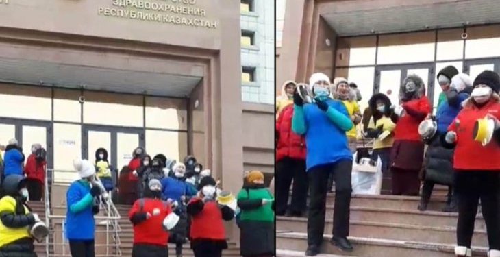 «Біз вакцинацияға қарсымыз»: түрлі-түсті киім киген әйелдер министрлік алдында шу шығарды