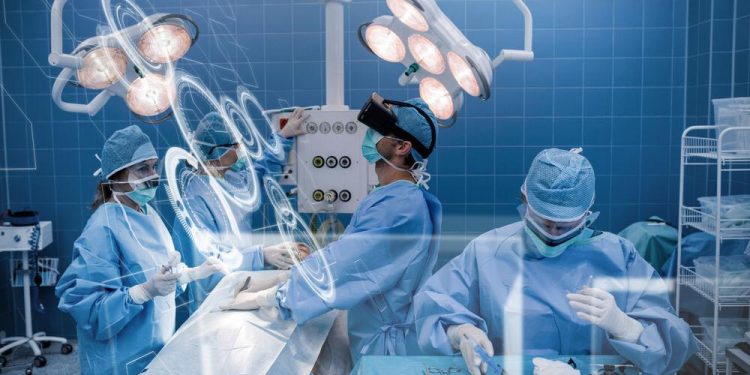 13 елдің хирургтары виртуалды шындықты қолданып ота жасайды