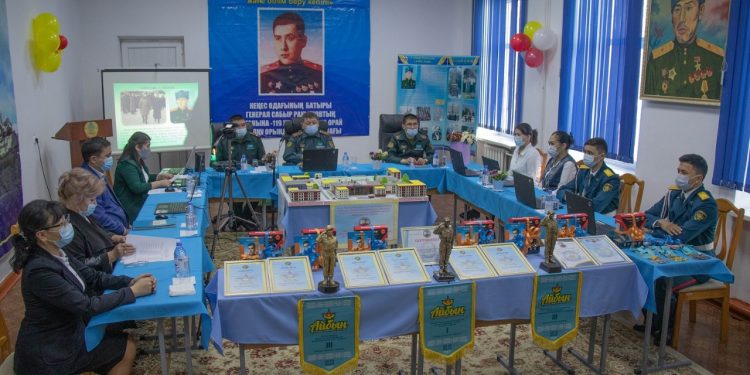 Шымкенттік жас сарбаздар даңқты генералдың ерлігін насихаттауға арналған Республикалық байқауда бақ сынауда