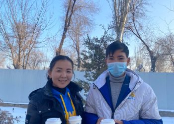 Жасотандықтар зейнеткерлерге көмектесіп, батасын алды