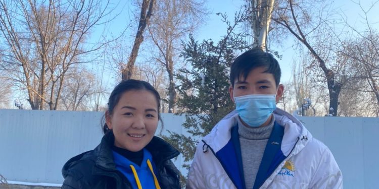 Жасотандықтар зейнеткерлерге көмектесіп, батасын алды