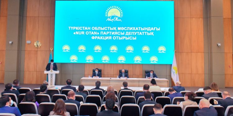 «Nur Otan»: Түркістандық депутаттар жол картасын талқылады