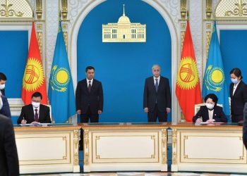 Жүк жөнелтушілер бастамасымен ҚХР-ға жүк қабылдауға уақытша тыйым салынады