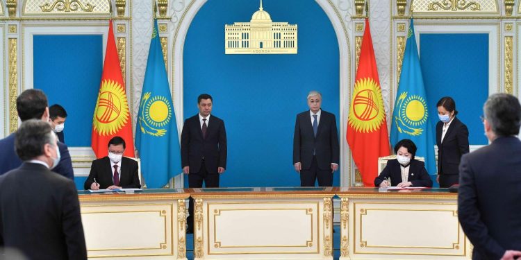 Жүк жөнелтушілер бастамасымен ҚХР-ға жүк қабылдауға уақытша тыйым салынады