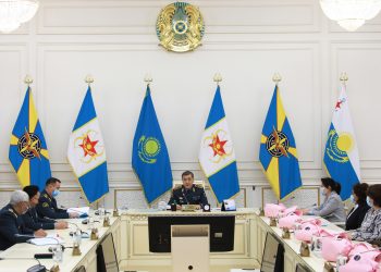 Қорғаныс министрі аяулы аруларды 8 наурыз мерекесімен құттықтады