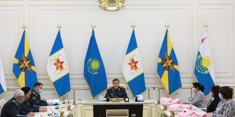 Қорғаныс министрі аяулы аруларды 8 наурыз мерекесімен құттықтады