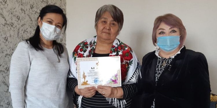 Шымкенттік әскерилер Отан қорғаушылардың аналарын құттықтады