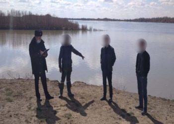 Шекарадан заңсыз адам өткізбек болған келестіктер ұсталды