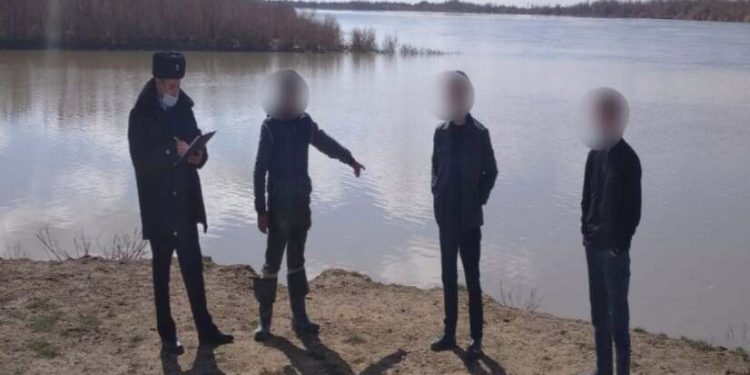 Шекарадан заңсыз адам өткізбек болған келестіктер ұсталды