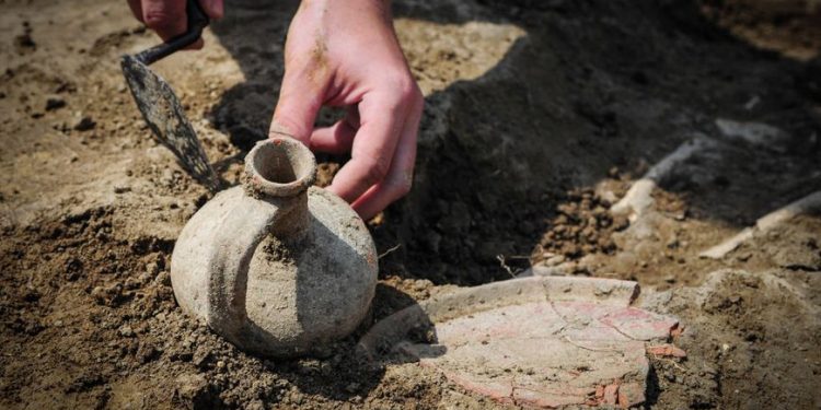 Түркістан қаласының әкімі қазба жұмысына қатысуға шақырады