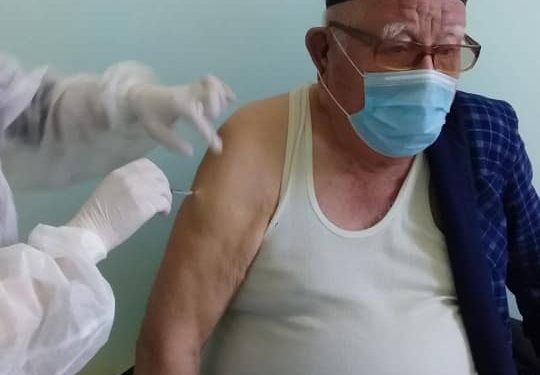 Шымкентте 90 жастағы қария ковидке қарсы екпе салдырды