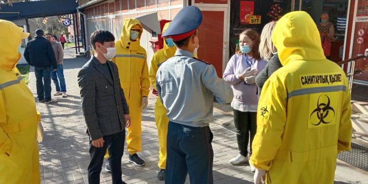 Еңбекші ауданында COVID-19 індетінің алдын алу мақсатында 6 мобильдік топ жұмыс істеуде