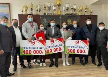 Ел мерейін үстем еткен шымкенттік балуандарға құрмет көрсетілді