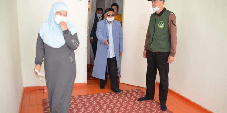 Түркістан: Жетісайлық жаны жомарт азамат жалғыз басты анаға баспана сыйлады